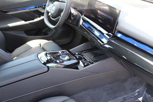 Photo of 2025 Dark Graphite Metallic BMW i5