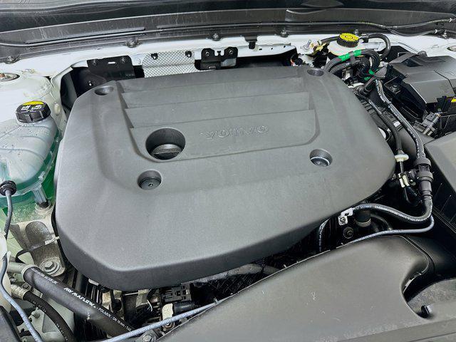Photo of 2025 Crystal White Pearl Volvo XC40