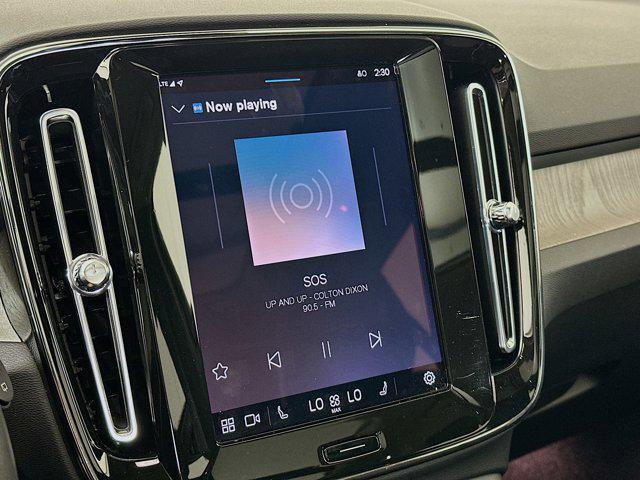 Photo of 2025 Crystal White Pearl Volvo XC40