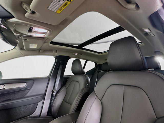 Photo of 2025 Crystal White Pearl Volvo XC40