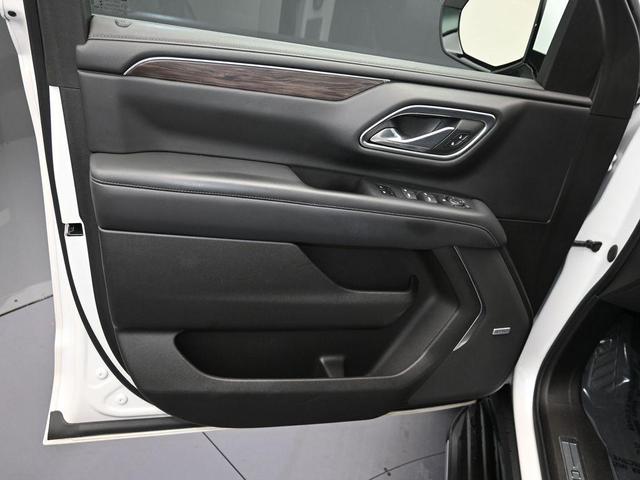 Photo of 2021 Iridescent Pearl Tricoat Chevrolet Tahoe