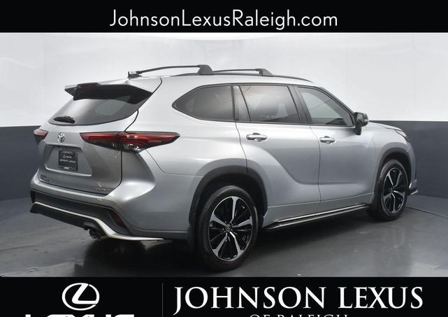 Photo of 2022 Celestial Silver Metallic Toyota Highlander