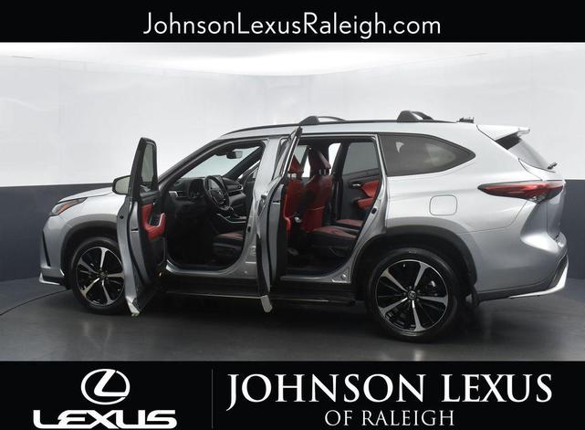 Photo of 2022 Celestial Silver Metallic Toyota Highlander