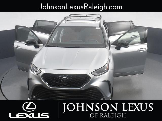 Photo of 2022 Celestial Silver Metallic Toyota Highlander