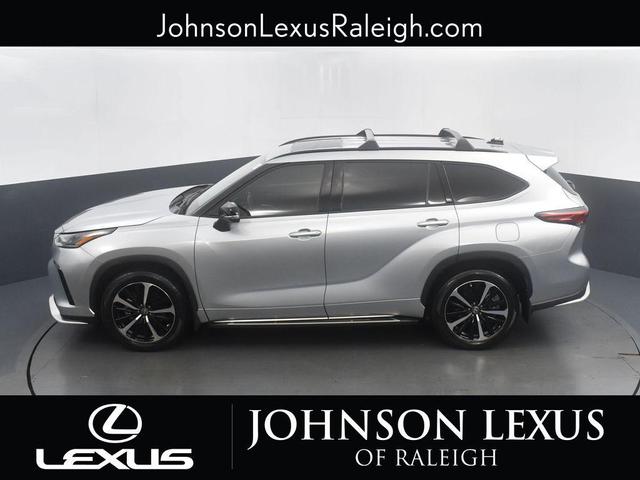 Photo of 2022 Celestial Silver Metallic Toyota Highlander