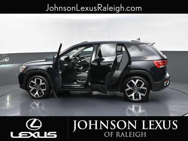 Photo of 2023 Deep Black Volkswagen Taos