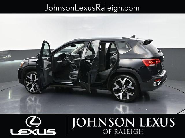 Photo of 2023 Deep Black Volkswagen Taos