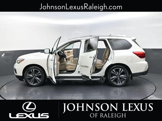 Photo of 2019 Pearl White Tricoat Nissan Pathfinder