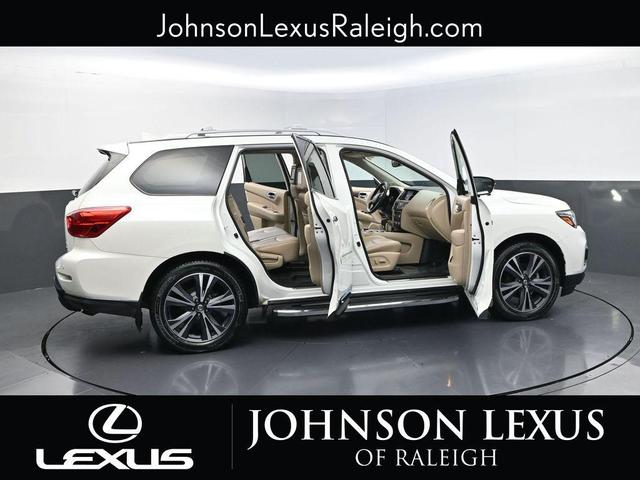Photo of 2019 Pearl White Tricoat Nissan Pathfinder