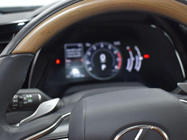 Photo of 2023 Eminent White Pearl Lexus RX 350