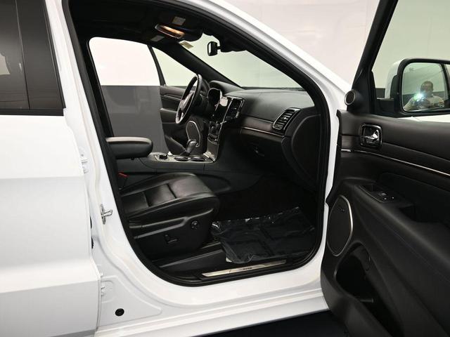 Photo of 2021 Bright White Clearcoat Jeep Grand Cherokee
