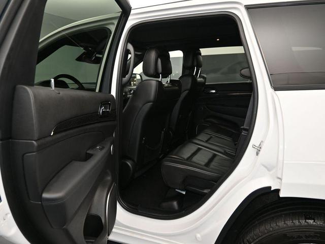 Photo of 2021 Bright White Clearcoat Jeep Grand Cherokee