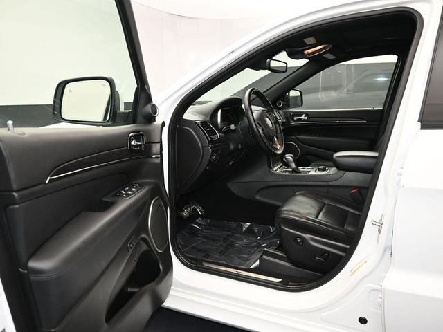 Photo of 2021 Bright White Clearcoat Jeep Grand Cherokee