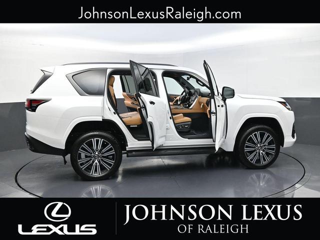 Photo of 2025 Eminent White Pearl Lexus LX 600