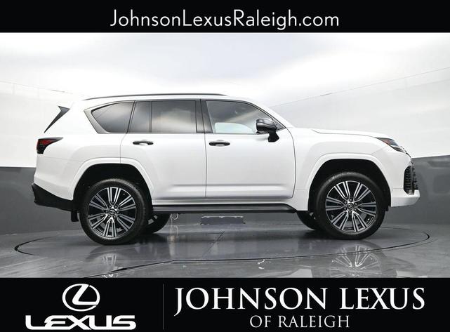 Photo of 2025 Eminent White Pearl Lexus LX 600
