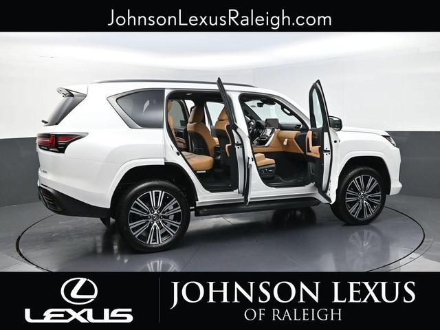 Photo of 2025 Eminent White Pearl Lexus LX 600