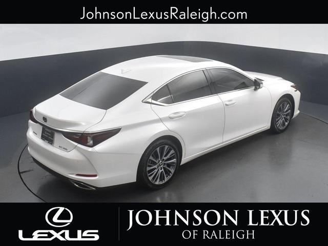 Photo of 2021 Eminent White Pearl Lexus ES 350