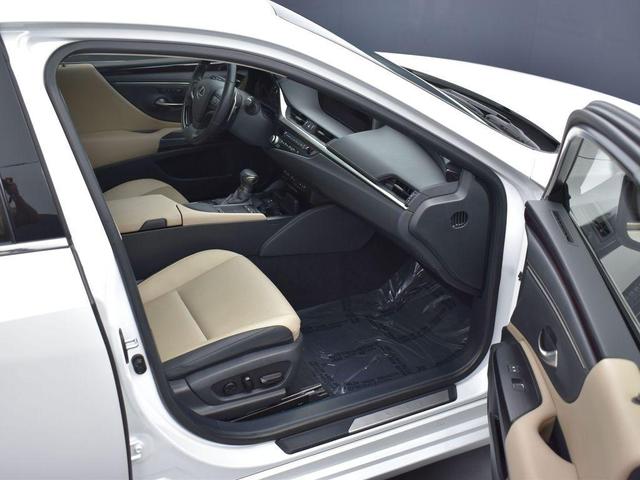 Photo of 2021 Eminent White Pearl Lexus ES 350