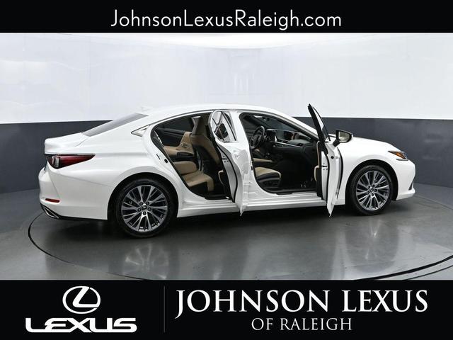 Photo of 2021 Eminent White Pearl Lexus ES 350