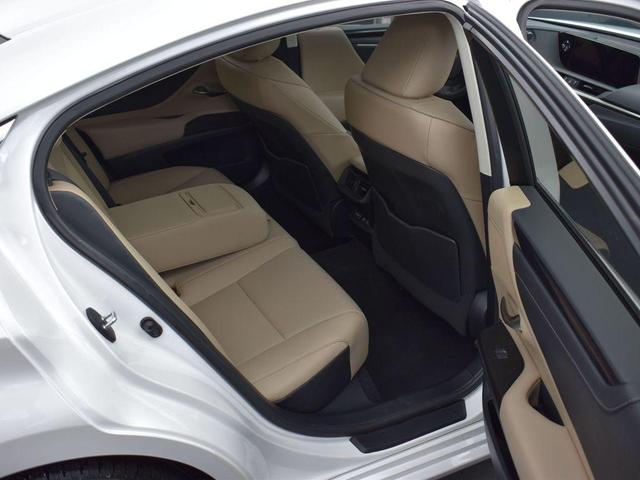 Photo of 2021 Eminent White Pearl Lexus ES 350