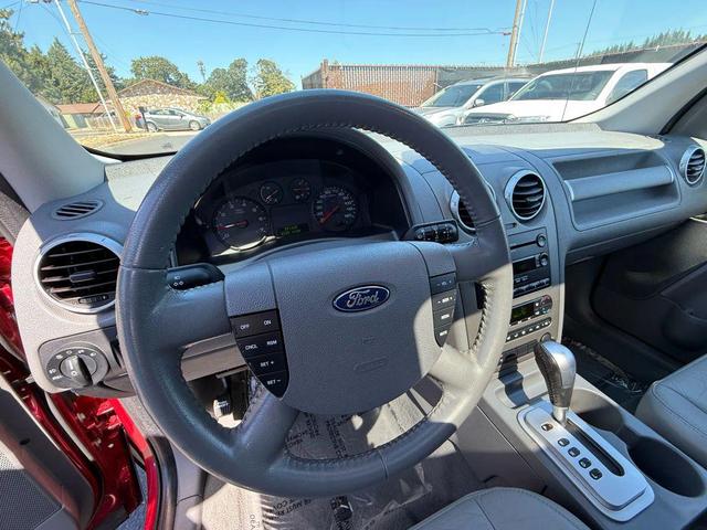 Photo of 2006 Redfire Clearcoat Metallic Ford Freestyle