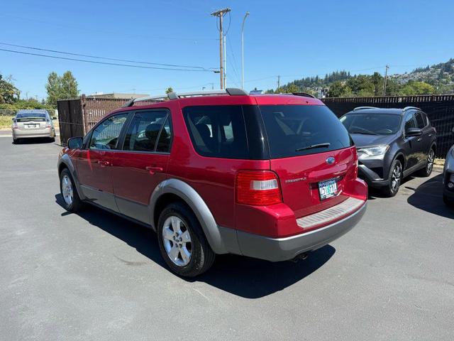 Photo of 2006 Redfire Clearcoat Metallic Ford Freestyle