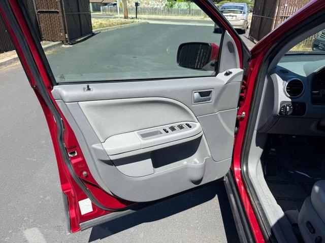Photo of 2006 Redfire Clearcoat Metallic Ford Freestyle