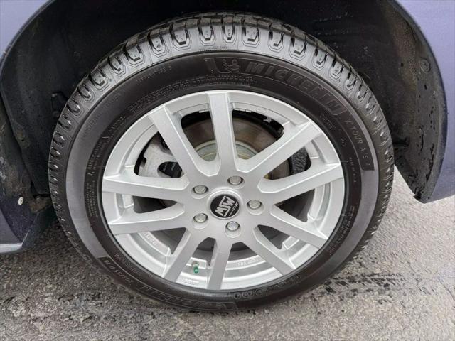 Photo of 2009 Blue Pontiac Vibe