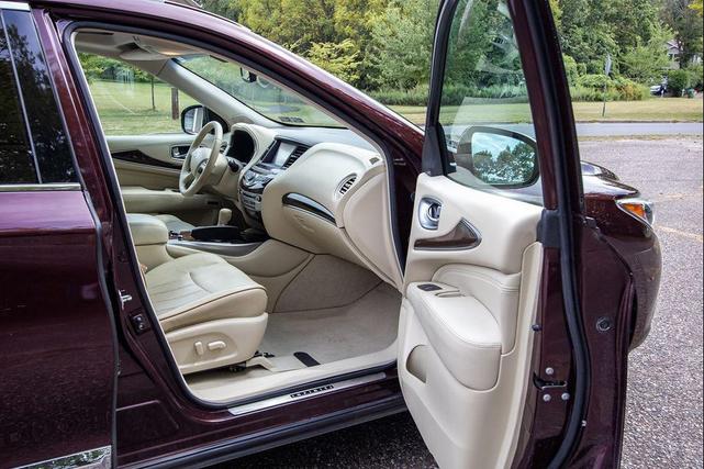 Photo of 2014 Midnight Garnet INFINITI QX60 Hybrid