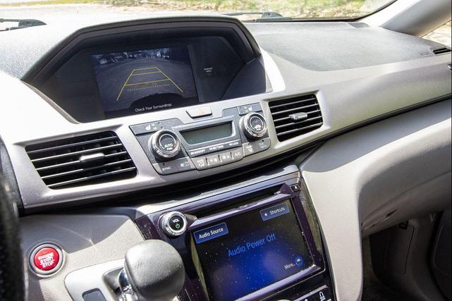 Photo of 2015 Crystal Black Pearl Honda Odyssey