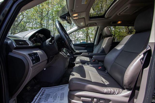 Photo of 2015 Crystal Black Pearl Honda Odyssey