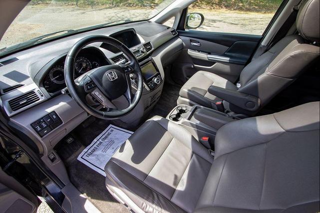 Photo of 2015 Crystal Black Pearl Honda Odyssey