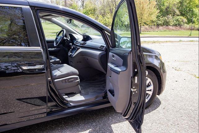 Photo of 2015 Crystal Black Pearl Honda Odyssey
