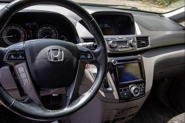 Photo of 2015 Crystal Black Pearl Honda Odyssey