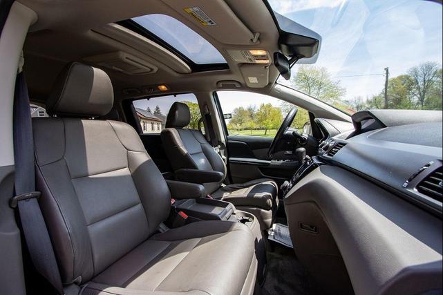 Photo of 2015 Crystal Black Pearl Honda Odyssey