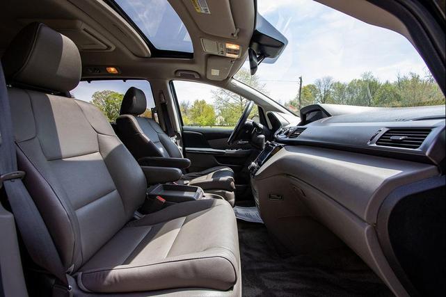 Photo of 2015 Crystal Black Pearl Honda Odyssey