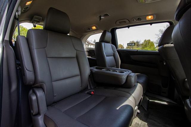 Photo of 2015 Crystal Black Pearl Honda Odyssey