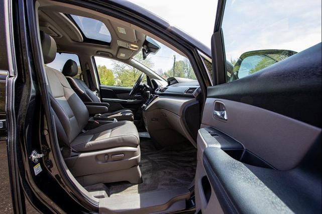 Photo of 2015 Crystal Black Pearl Honda Odyssey