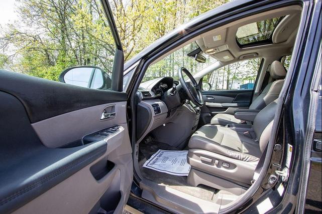 Photo of 2015 Crystal Black Pearl Honda Odyssey