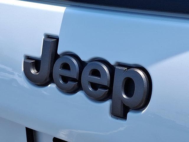Photo of 2021 Bright White Clearcoat Jeep Cherokee