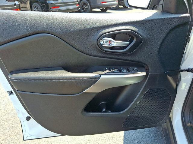 Photo of 2021 Bright White Clearcoat Jeep Cherokee