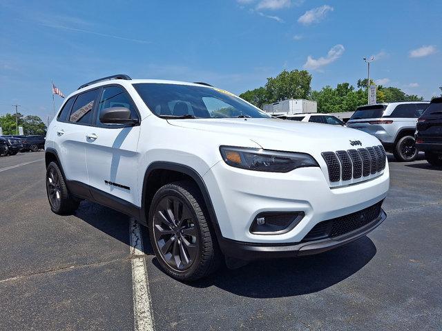 Photo of 2021 Bright White Clearcoat Jeep Cherokee