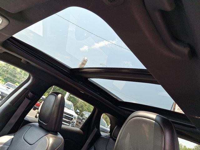 Photo of 2021 Bright White Clearcoat Jeep Cherokee