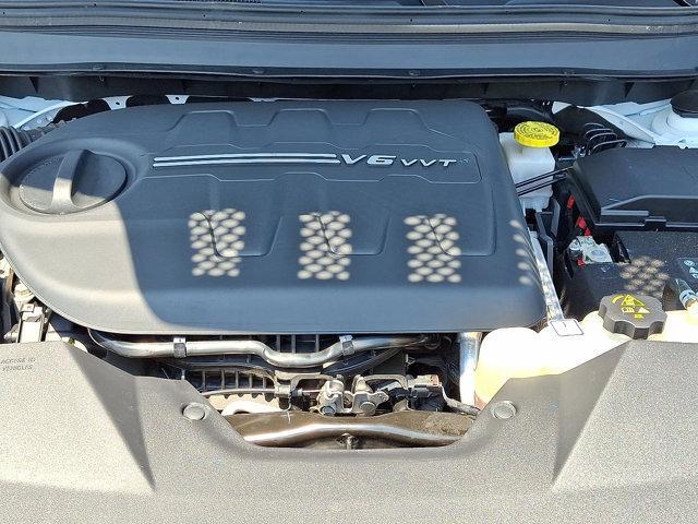 Photo of 2021 Bright White Clearcoat Jeep Cherokee
