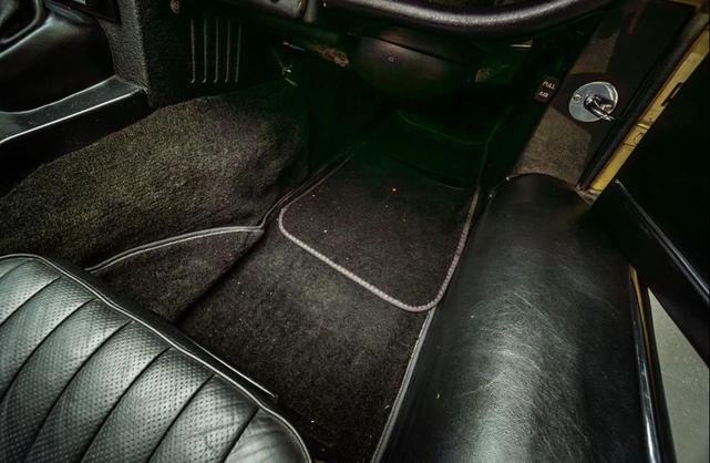 Photo of 1974 Yellow Jaguar XKE