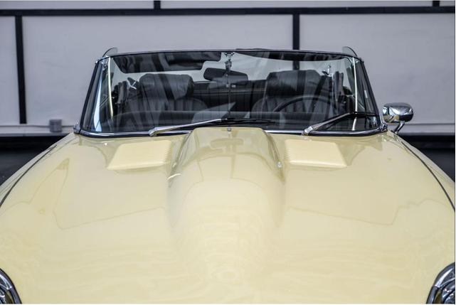 Photo of 1974 Yellow Jaguar XKE