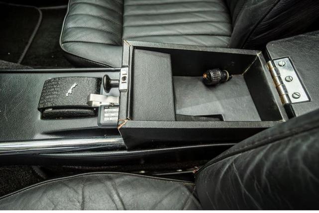 Photo of 1974 Yellow Jaguar XKE