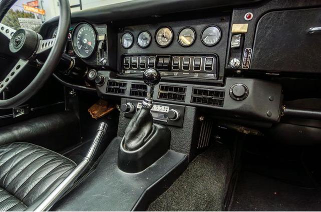Photo of 1974 Yellow Jaguar XKE