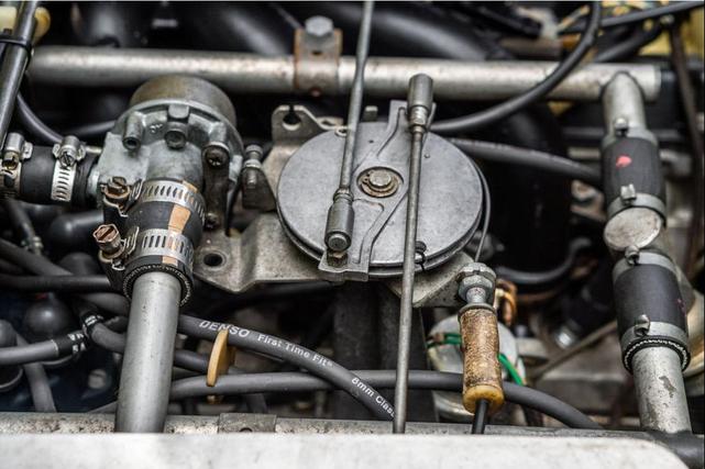 Photo of 1974 Yellow Jaguar XKE