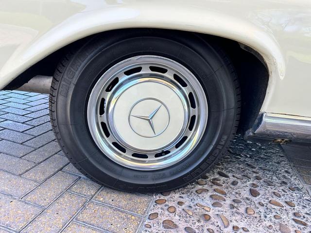 Photo of 1970 Beige/Tan Mercedes-Benz 280SE